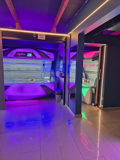 STUDIO URODY Solarium 9 Kabin, Fryzjer damsko męski, Studio Barber, Rollmasaż, Światłoterapia